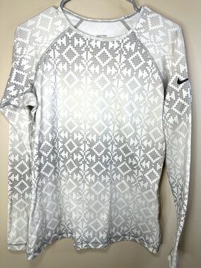 Nike Pro Women's Long-Sleeve Geo Print 
Fleece Lined Performance Top P2P 20”